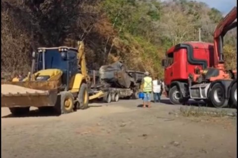 Serra da Ibiapaba segue totalmente interditada após grave acidente na BR-222