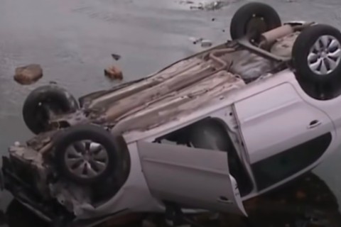 Professor perde controle de carro e cai em canal em Fortaleza: "eu tive certeza que ia morrer"