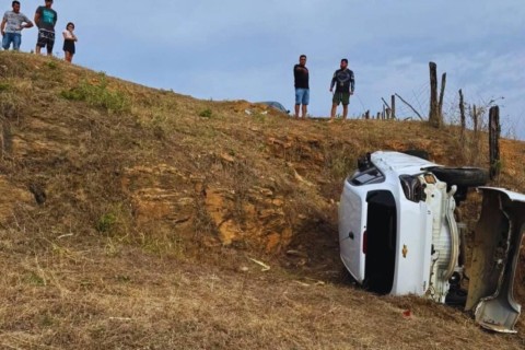 Capotamento de veículo em Quiterianópolis no Ceará