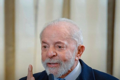Lula sanciona lei que reajusta salários federais