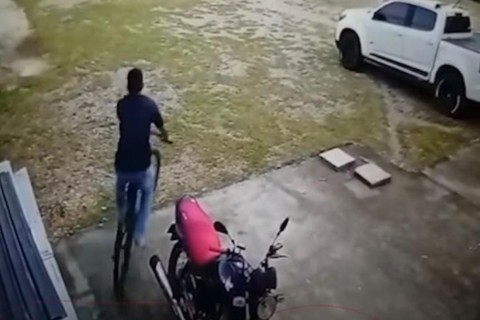Homem furta bicicleta, se arrepende e pede desculpas