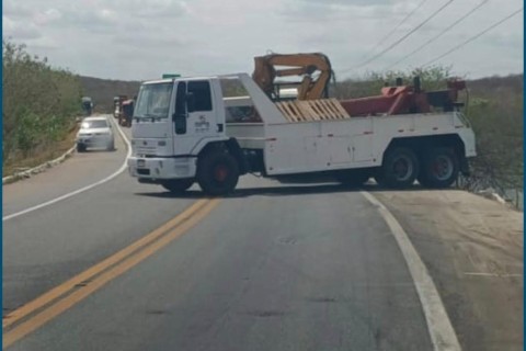 Interdição total a BR 222 No km 204 Forquilha no Ceará