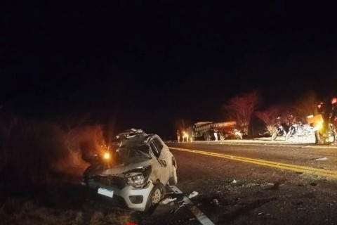 Acidente na CE 187, entre Sucesso e Crateús-CE, deixa motorista ferido após colisão com caminhão