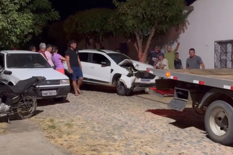 Colisão envolvendo três veículos é registrada na cidade de Boa Viagem-CE