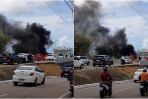 Carro pega fogo em viaduto de Fortaleza-CE