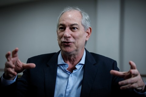 Ciro Gomes culpa petistas por ataque a escola