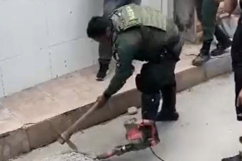 Polícia Militar destrói barricadas erguidas pelo CV em Fortaleza-CE