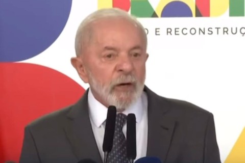 Lula diz que Brasil precisa apressar regulamentação das redes sociais