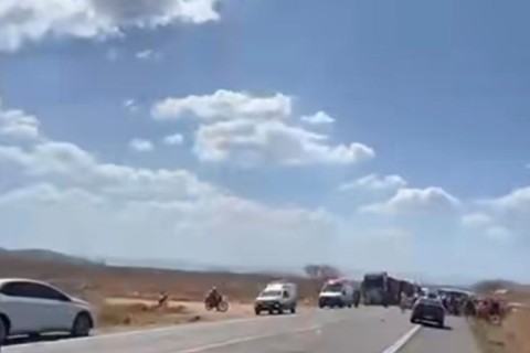 Médico fica entre as vítimas em acidente grave na br-222 em aprazível, Sobral-CE