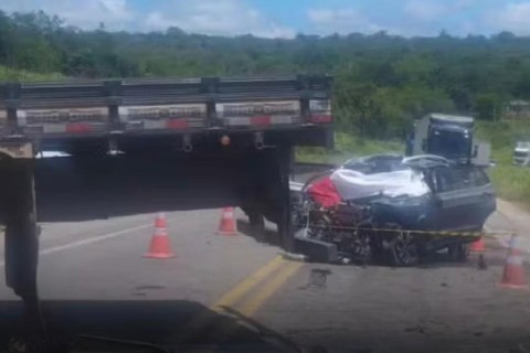 Mortos em acidente na Bahia eram pai, mãe e filho da mesma família no Ceará