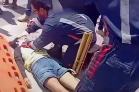 Ambulância do SAMU se envolve em colisão no Centro de Quixadá no Ceará