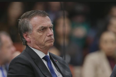 Bolsonaro é preso pela Polícia Federal