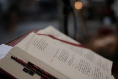 Deputados estaduais aprovam projeto para distribuir Bíblia e outros livros sagrados nas escolas do Ceará