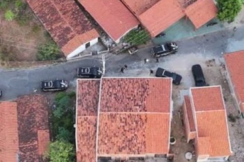 Nove suspeitos, armas e drogas foram apreendidos pela Polícia Civil no município de Granja