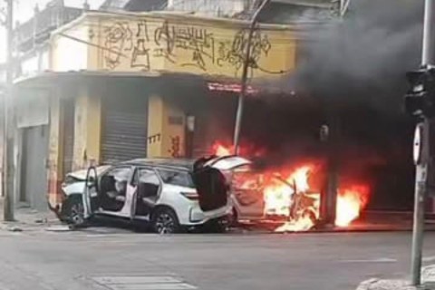 Tragédia em Fortaleza-CE: colisão entre carros termina em incêndio no Centro da cidade