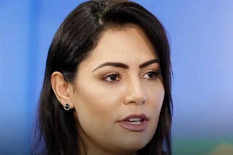 Michelle se pronuncia após prisão de Bolsonaro e cancela presença em evento de Caucaia