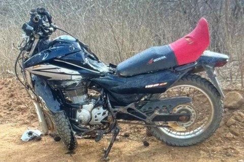 Grave colisão em Tapera: adolescente de 16 anos sofre múltiplas fraturas após bater moto em carro