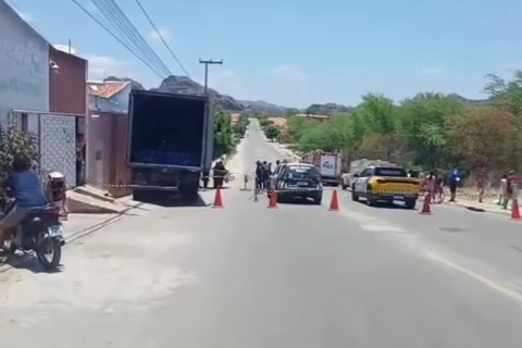 Motorista morre atropelado pelo próprio caminhão no interior do Ceará