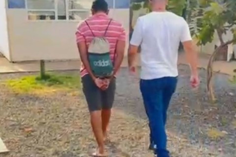 Homem é preso por dopar mãe e estuprar a filha dela no Ceará