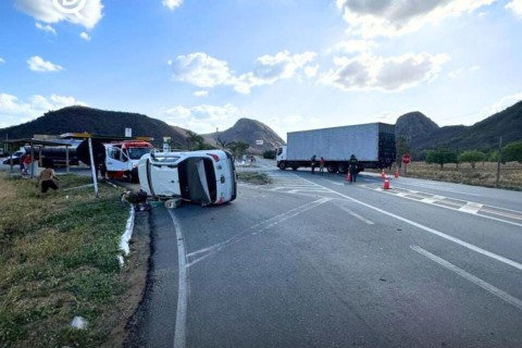 Acidente na rotatória de acesso ao município de Banabuiú no Ceará
