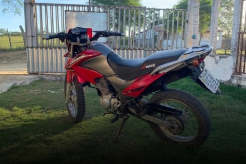 Professora é vítima de assalto e tem motocicleta levada em Boa Viagem-CE