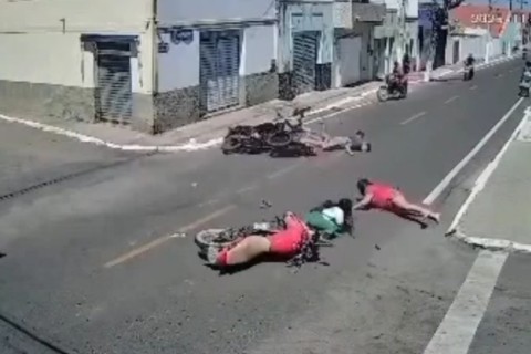 Acidente com três motos no Ceará deixa quatro feridos; imagem é forte