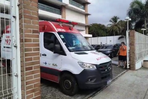 Aluno que feriu três pessoas confessou levar três facas para escola, aponta relatório