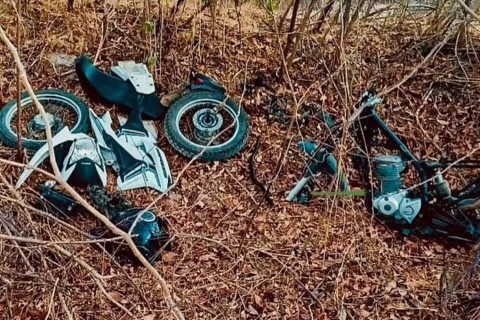 Moto roubada durante fuga de homicídio é encontrada desmontada em Itapipoca no Ceará