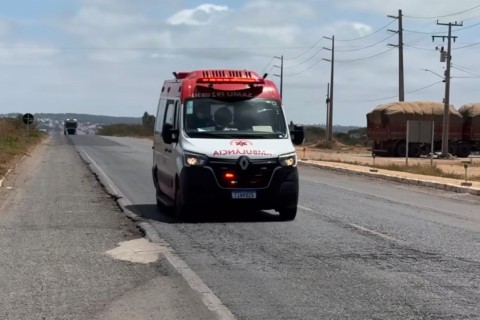 Grave acidente entre dois carros é registrado na BR-222, em Tianguá