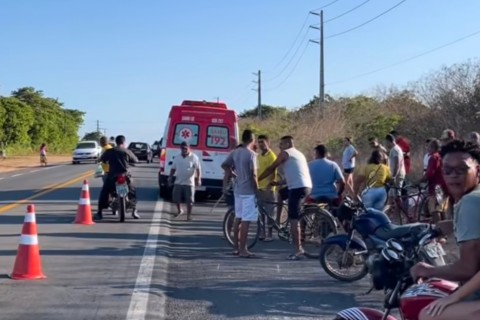 Colisão entre moto e ciclista deixa duas pessoas feridas na BR-403 em Acaraú no Ceará