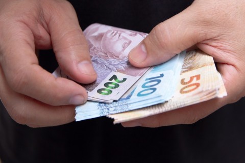 Servidores do Ceará terão salário de dezembro antecipado, anuncia Elmano