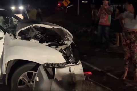 Acidente entre caçamba e carro utilitário na BR-122, em Quixadá-CE